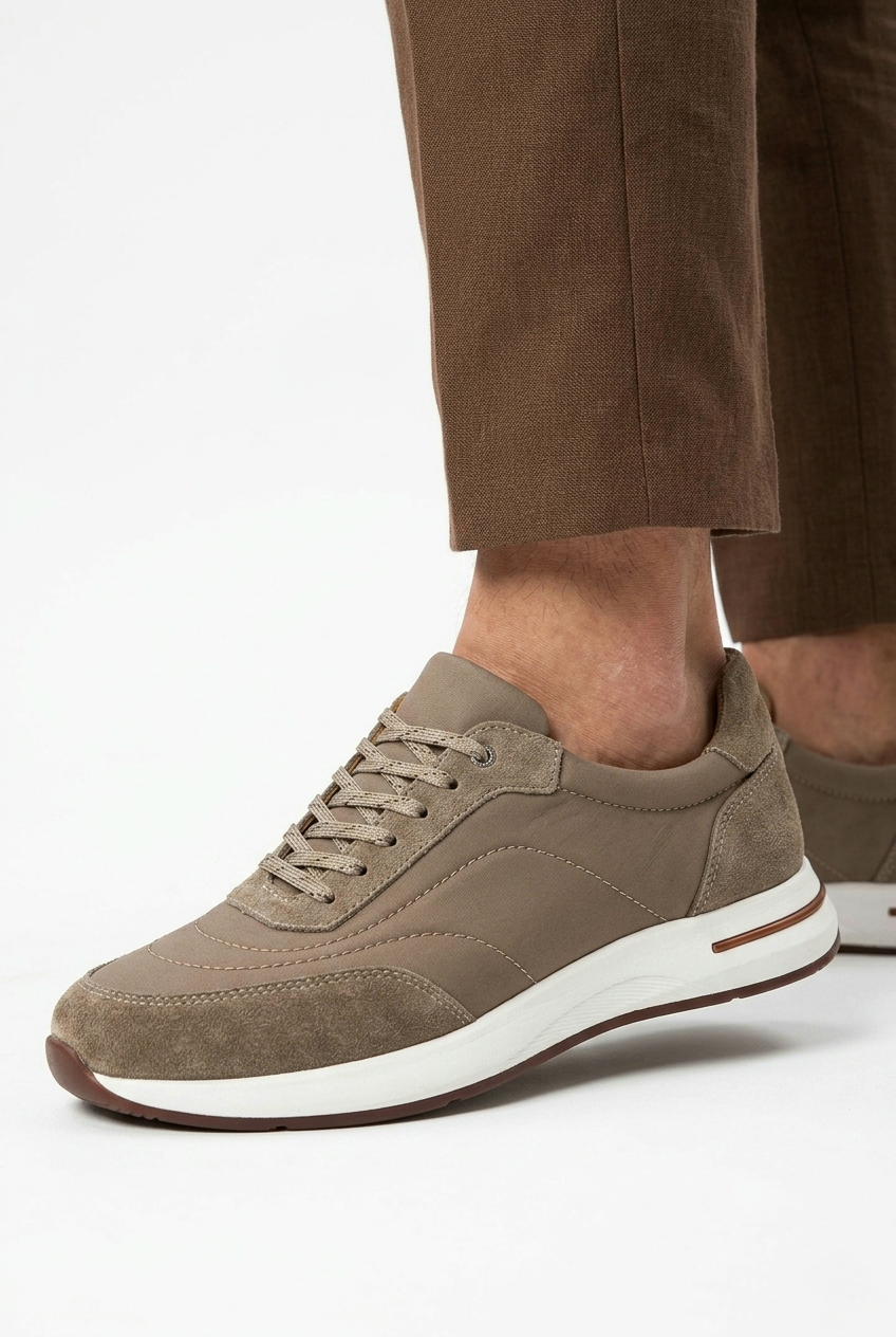 Week and Walk Sneaker